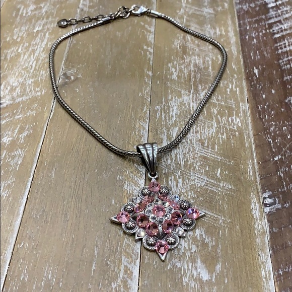 SALE 🥂Sexy pink crystal necklace - Picture 3 of 8